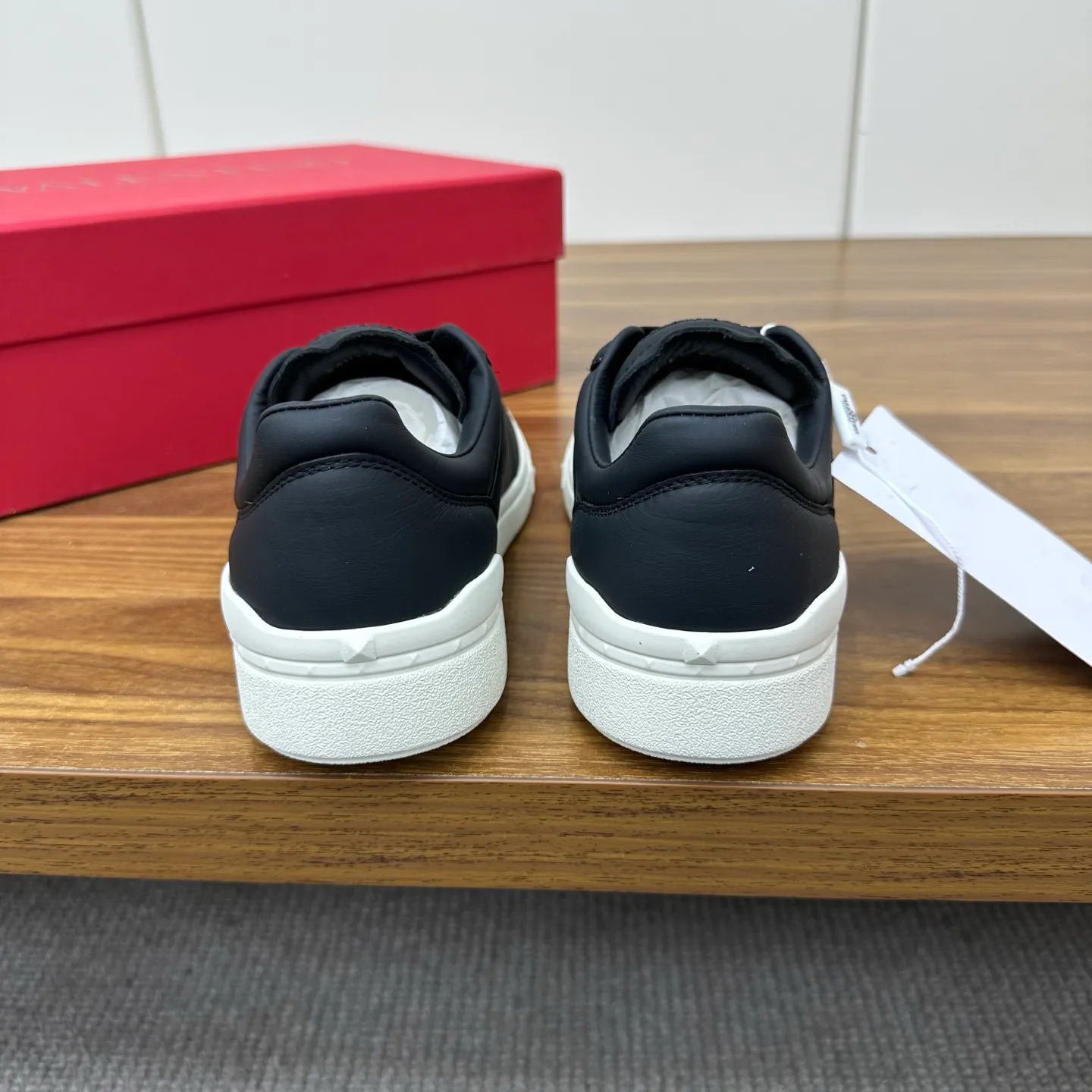 Men's Sneakers VALENTINO 18103435