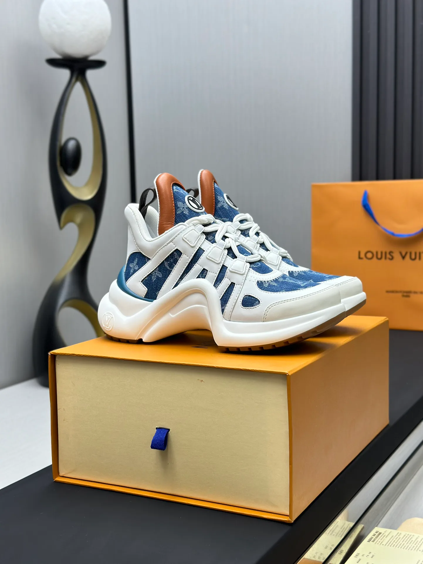 Women's Sneakers LOUIS VUITTON 18212002