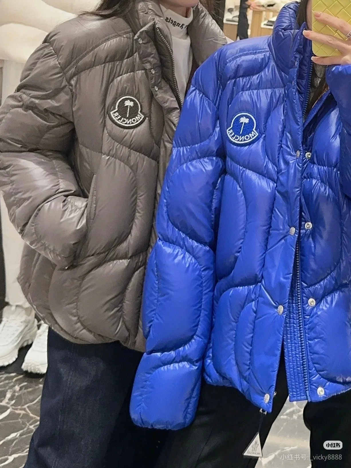 Women's Jackets And Down Jackets MONCLER 18044436