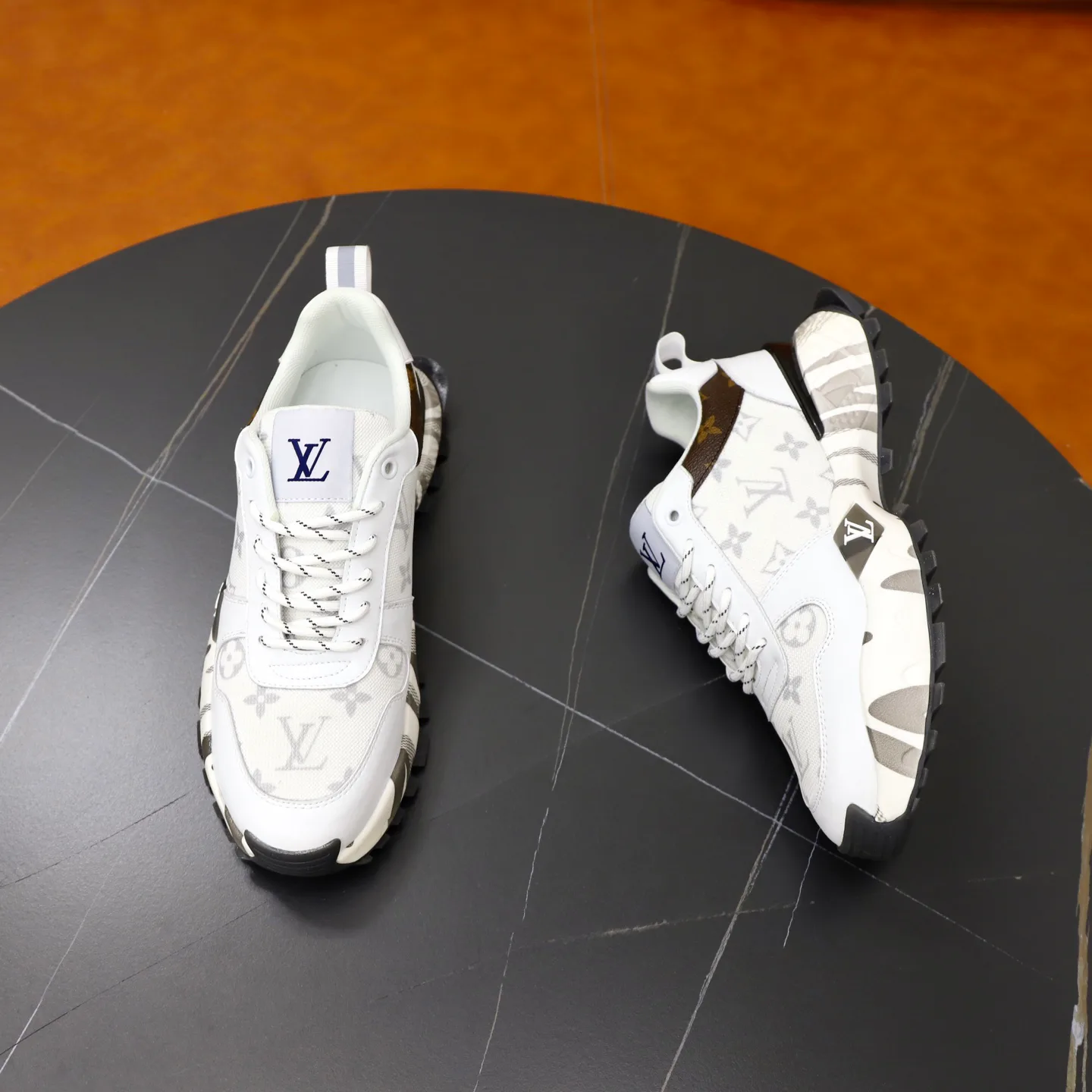 Men's Sneakers LOUIS VUITTON 18516257