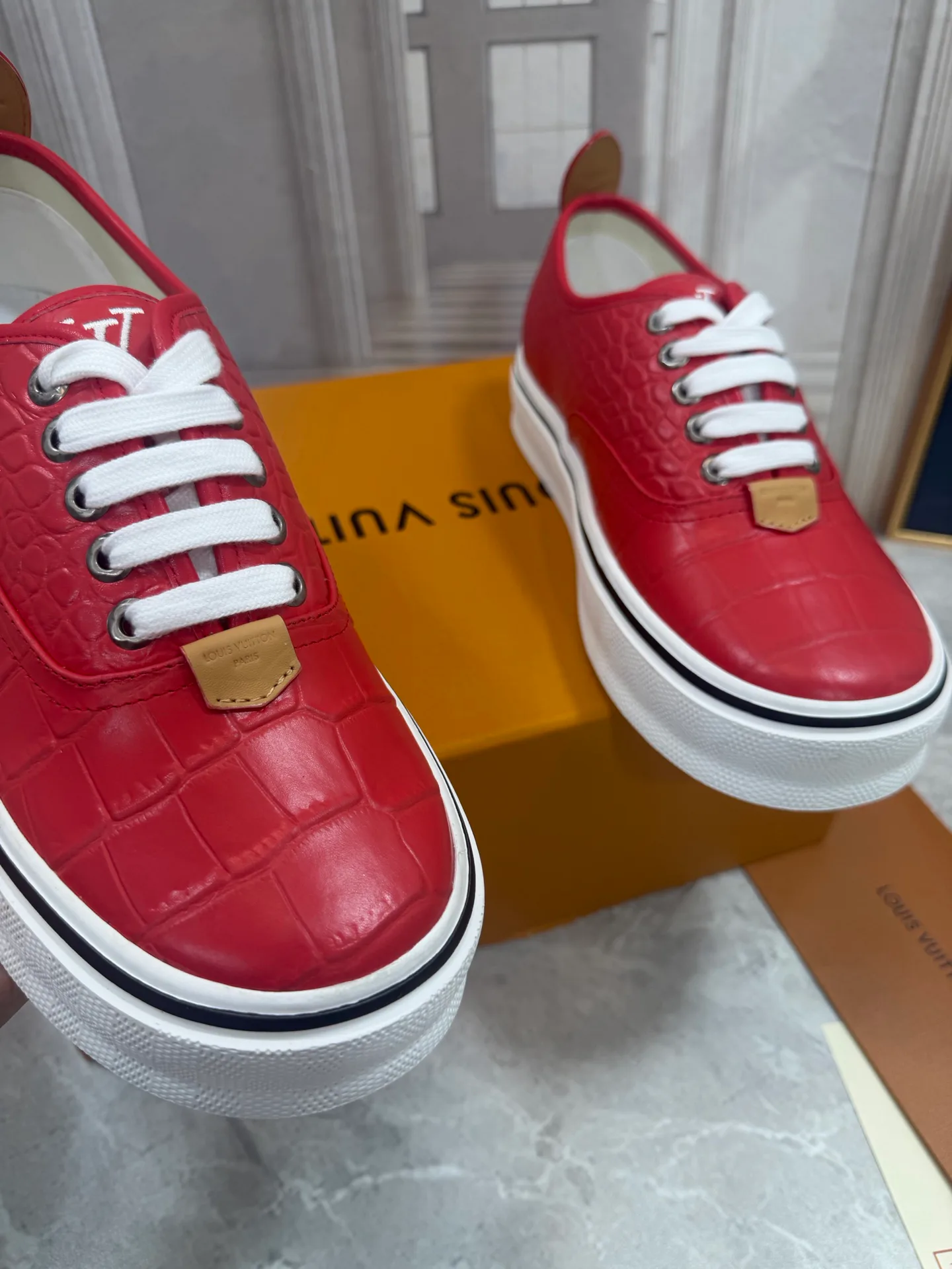 Women's Sneakers LOUIS VUITTON 18190054