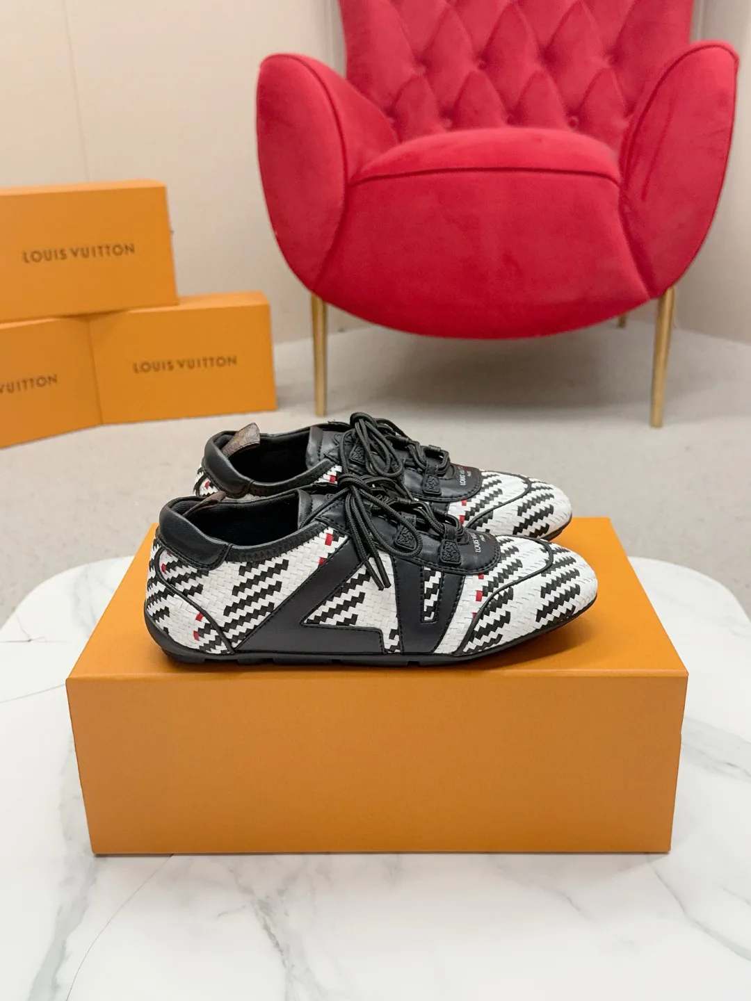 Women's Sneakers LOUIS VUITTON 17704487