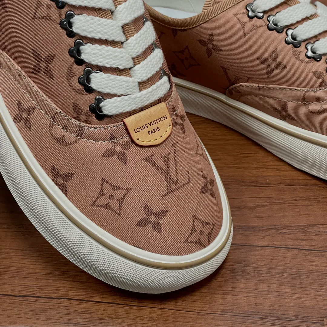 Кроссовки Мужские Louis Vuitton 18626476
