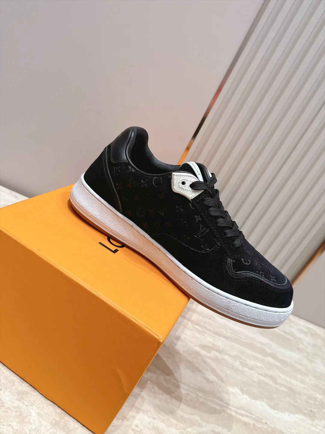 Women's Sneakers LOUIS VUITTON 18492485