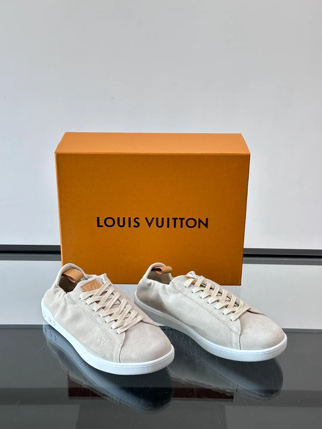 Men's Sneakers LOUIS VUITTON 18263695