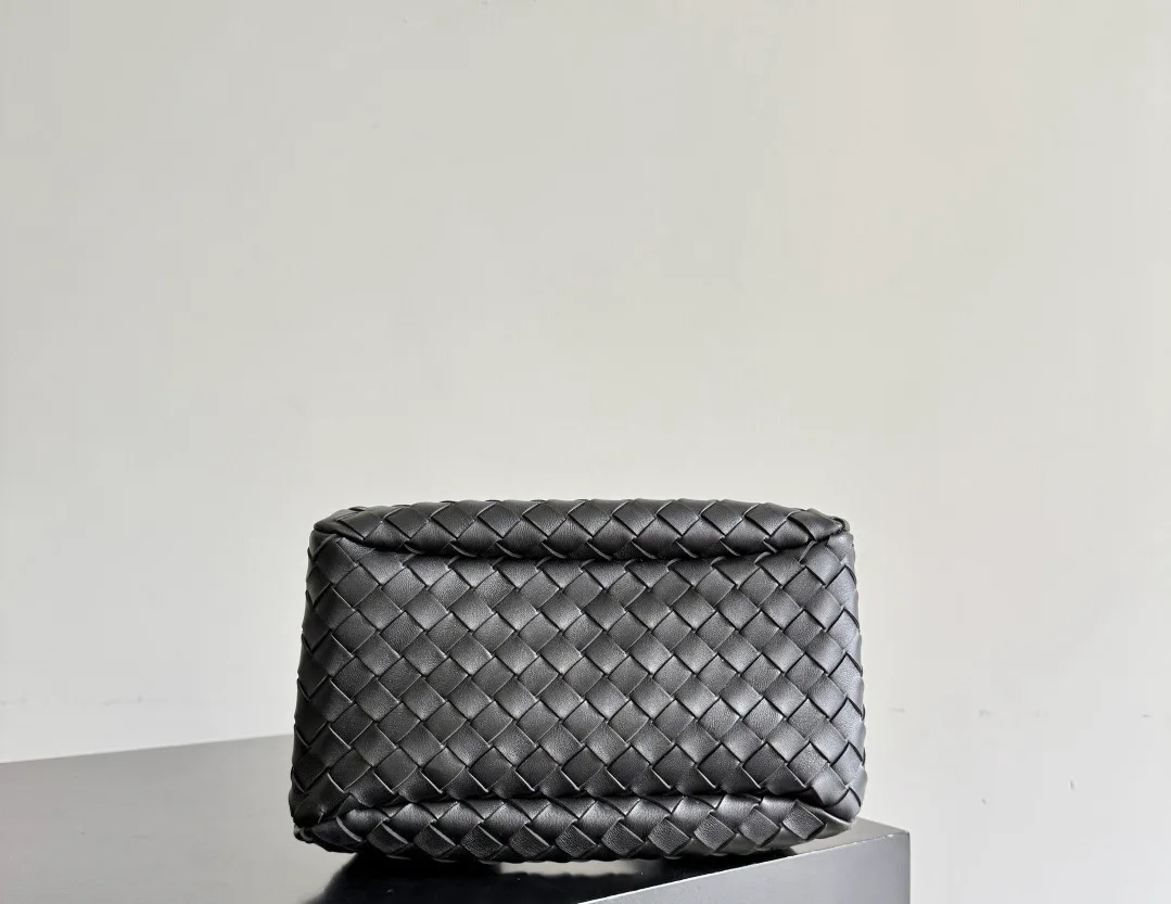 Women's Classic Handbags BOTTEGA VENETA 17533715