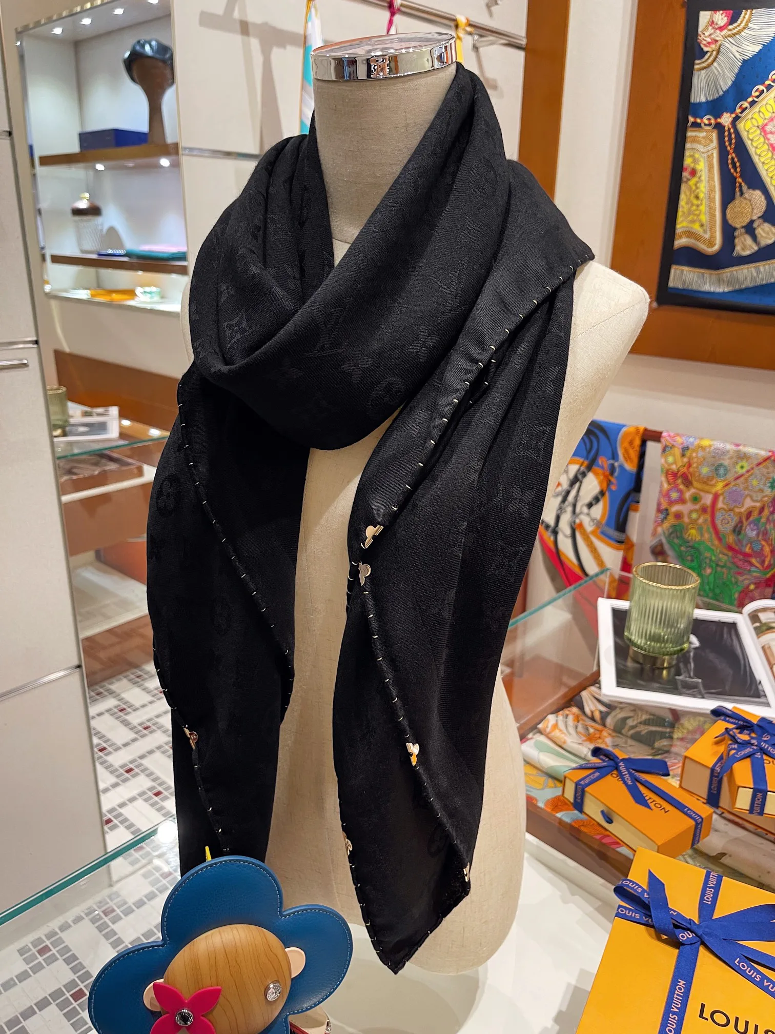 Scarves LOUIS VUITTON 17754368