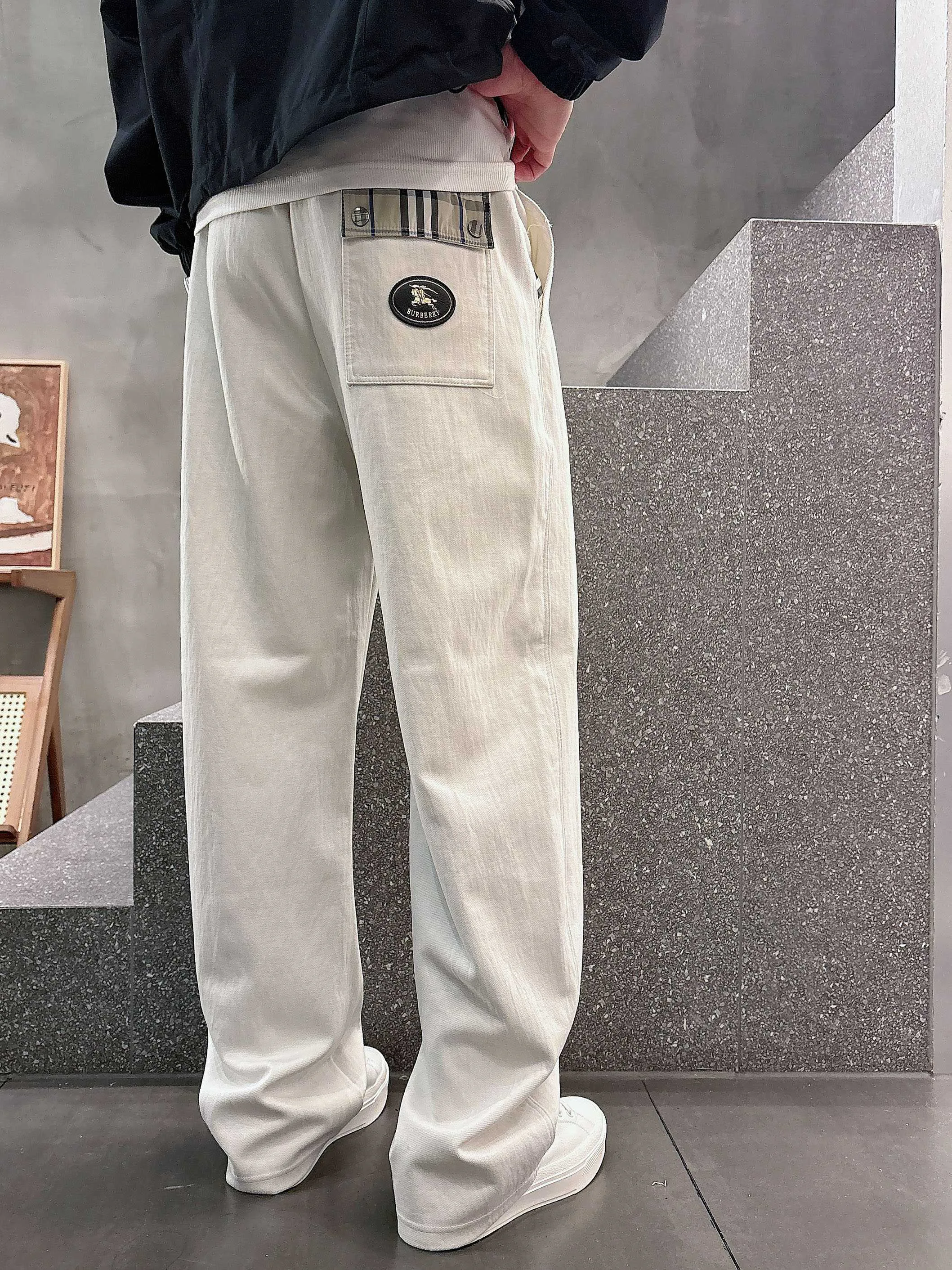 Men's Trousers BURBERRY 18368696