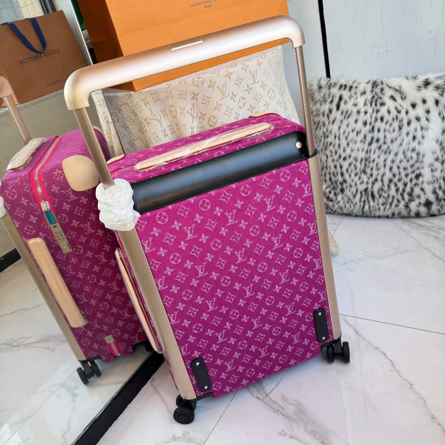 Suitcases LOUIS VUITTON 17675226