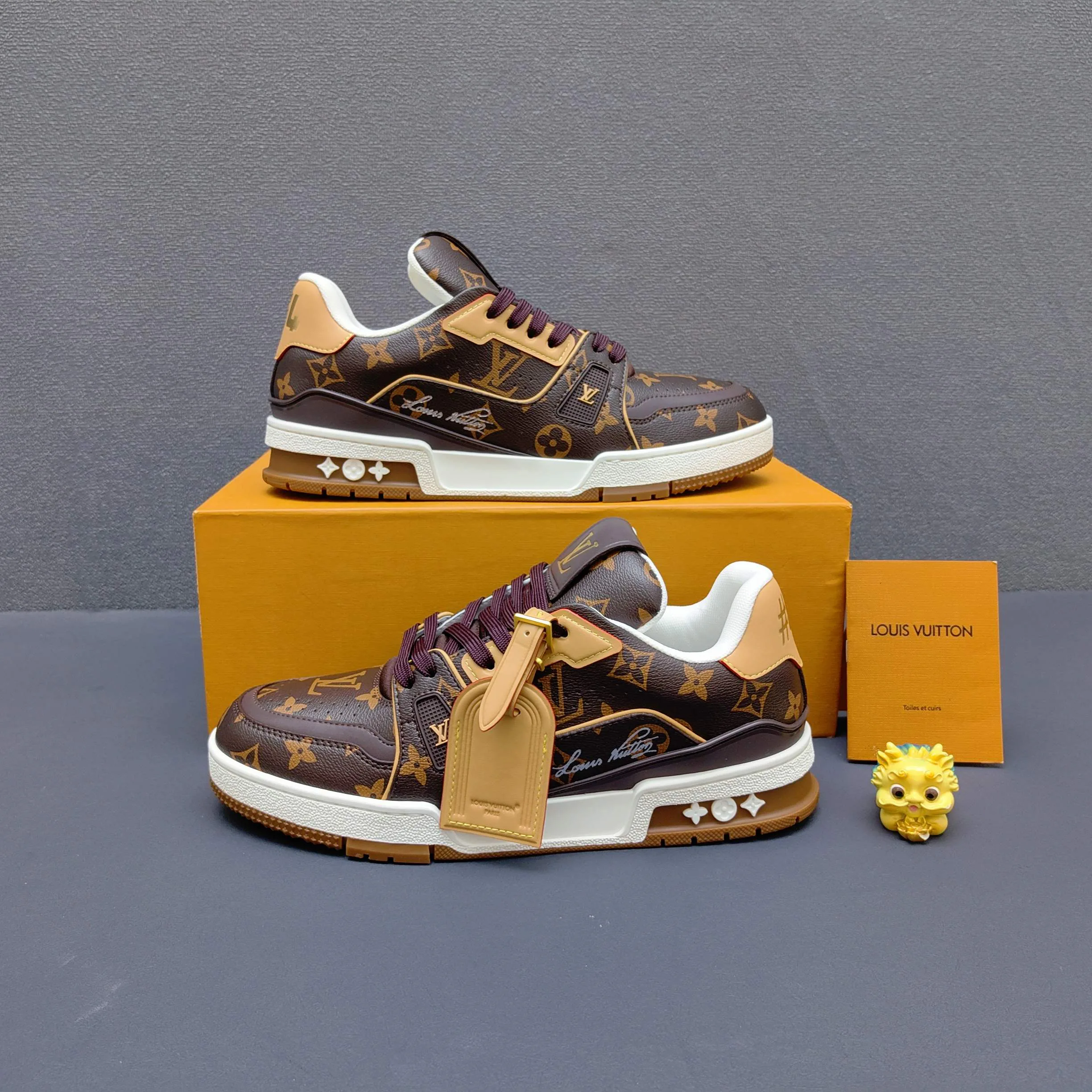 Women's Sneakers LOUIS VUITTON 17725111