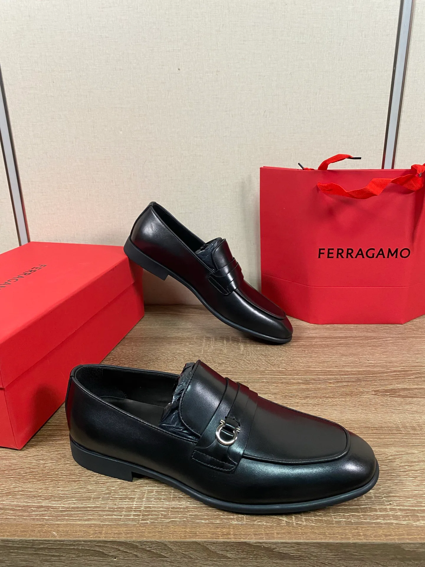 Men's Loafers And Dress Shoes SALVATORE FERRAGAMO 18078620