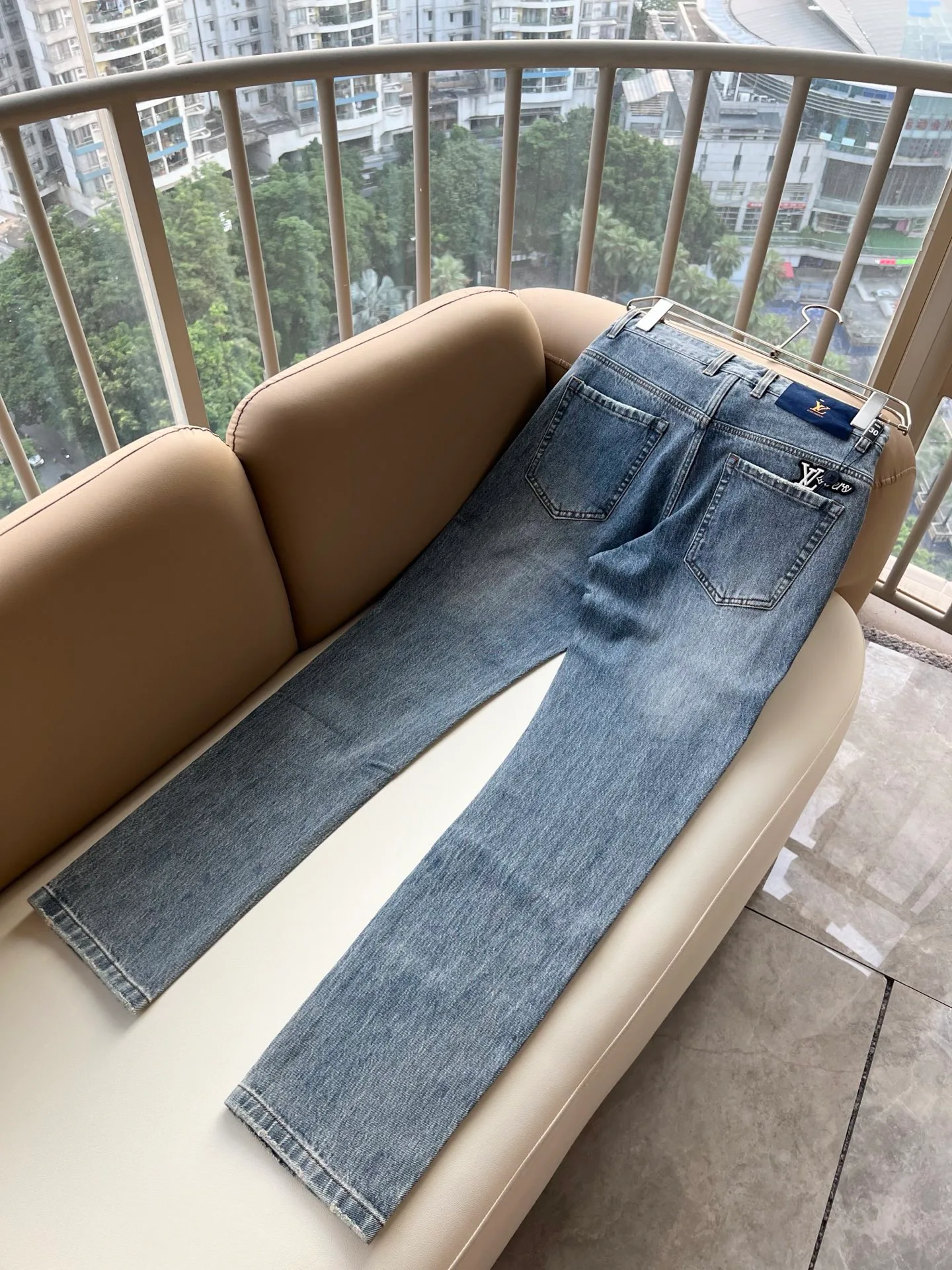 Men's Jeans LOUIS VUITTON 18495623