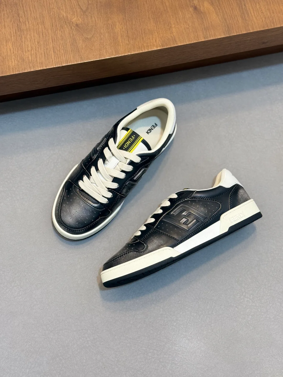Women's Sneakers FENDI 18116600