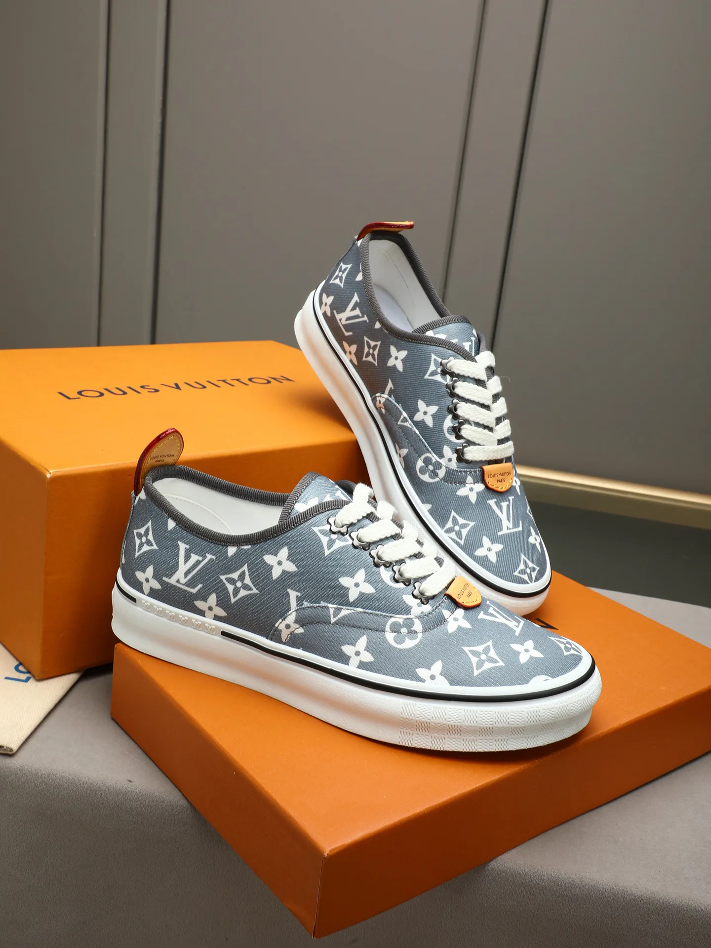 Men's Sneakers LOUIS VUITTON 17947259