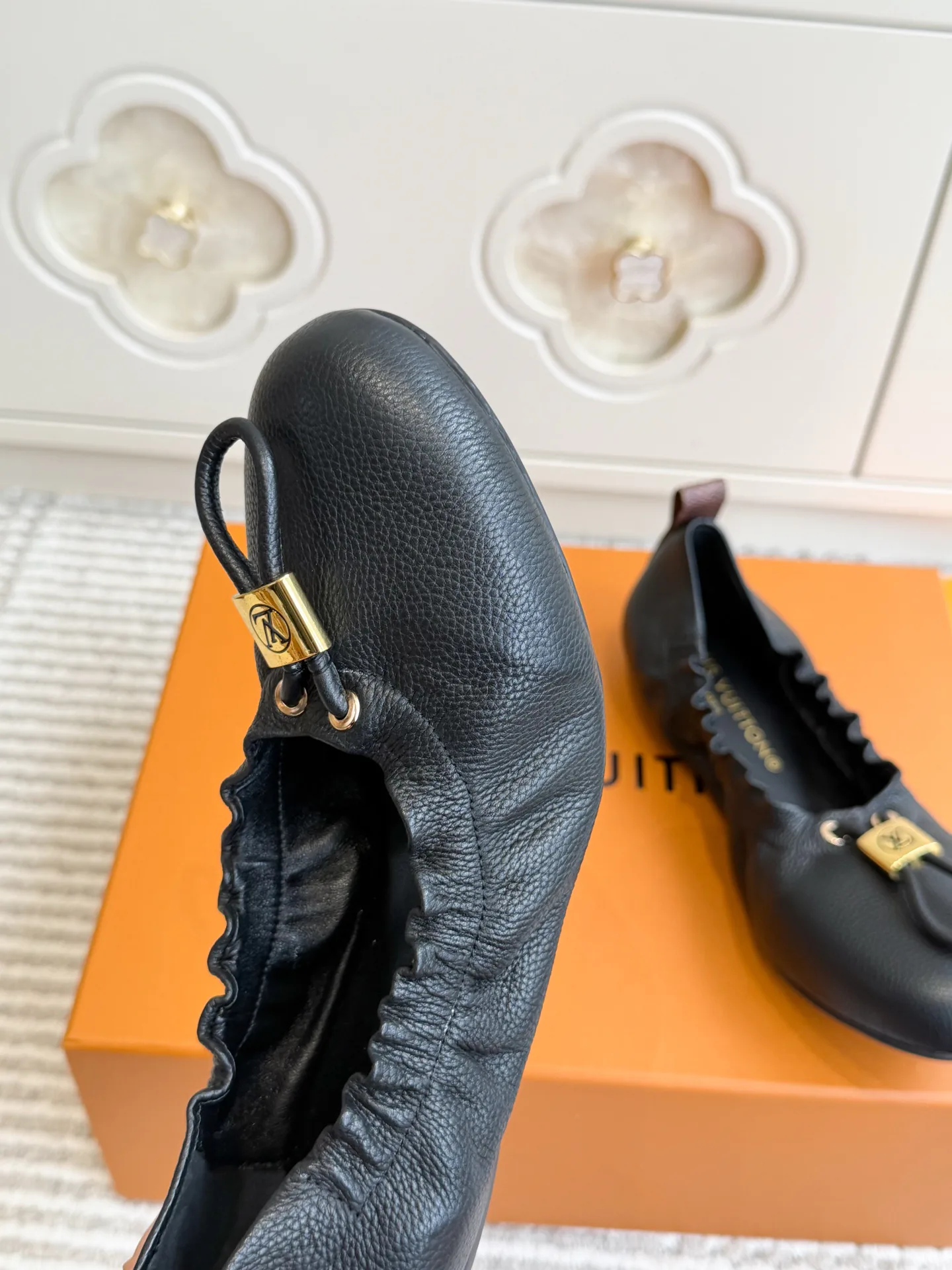 Women's Ballet Flats LOUIS VUITTON 18414276