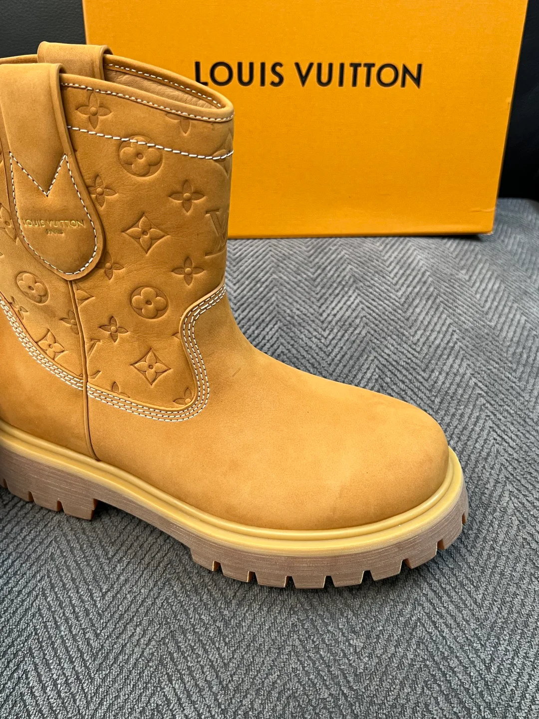 Men's Ankle Boots LOUIS VUITTON 18417477