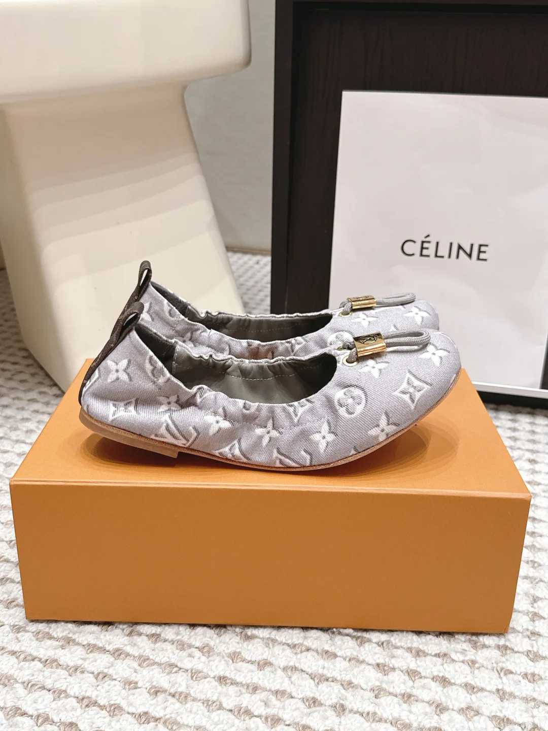 Women's Ballet Flats LOUIS VUITTON 17421356