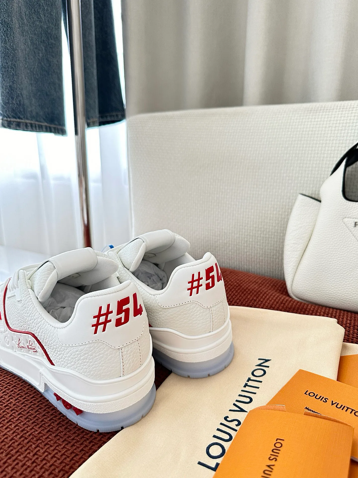 Women's Sneakers LOUIS VUITTON 17449366
