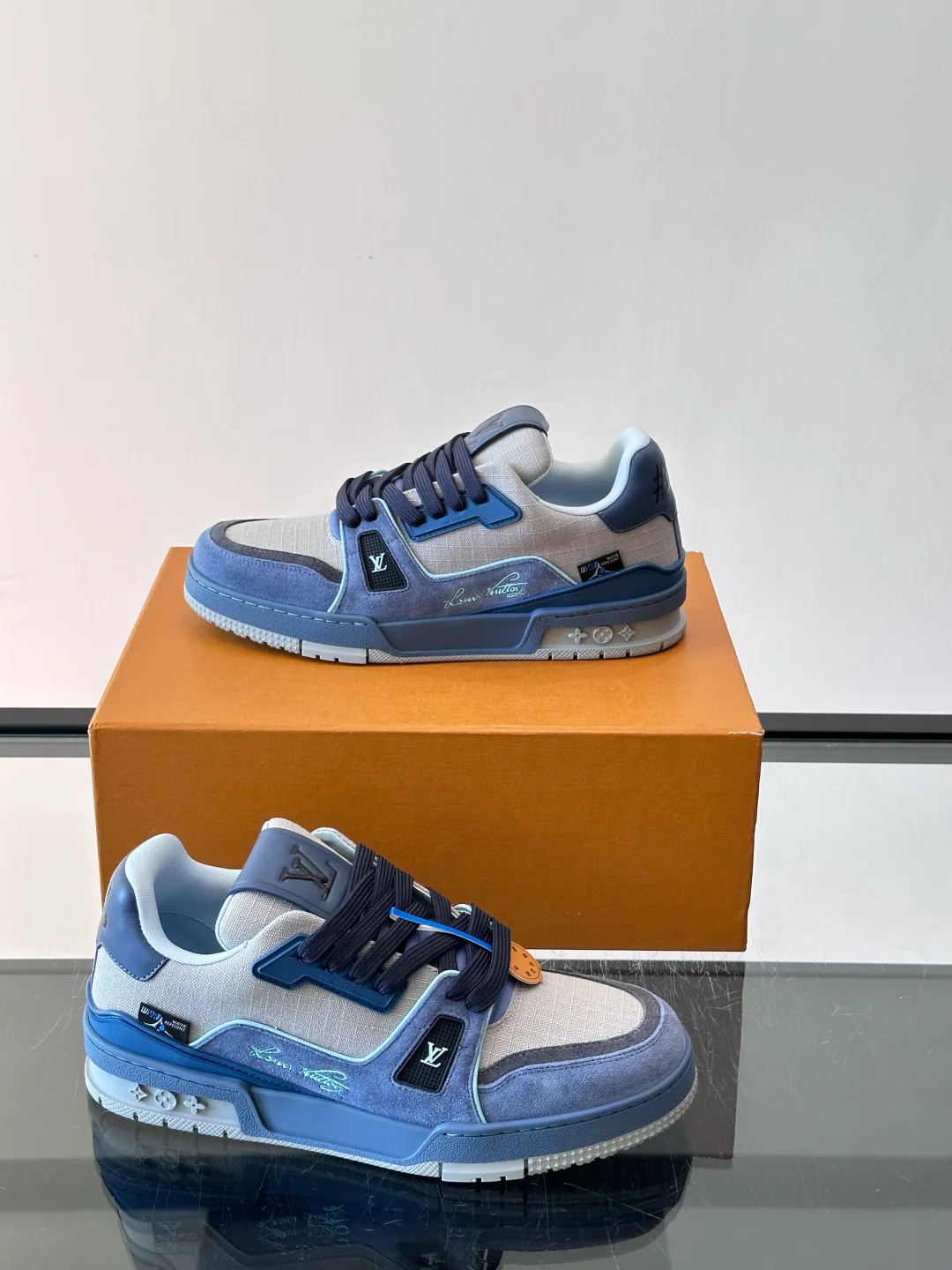 Men's Sneakers LOUIS VUITTON 17588543