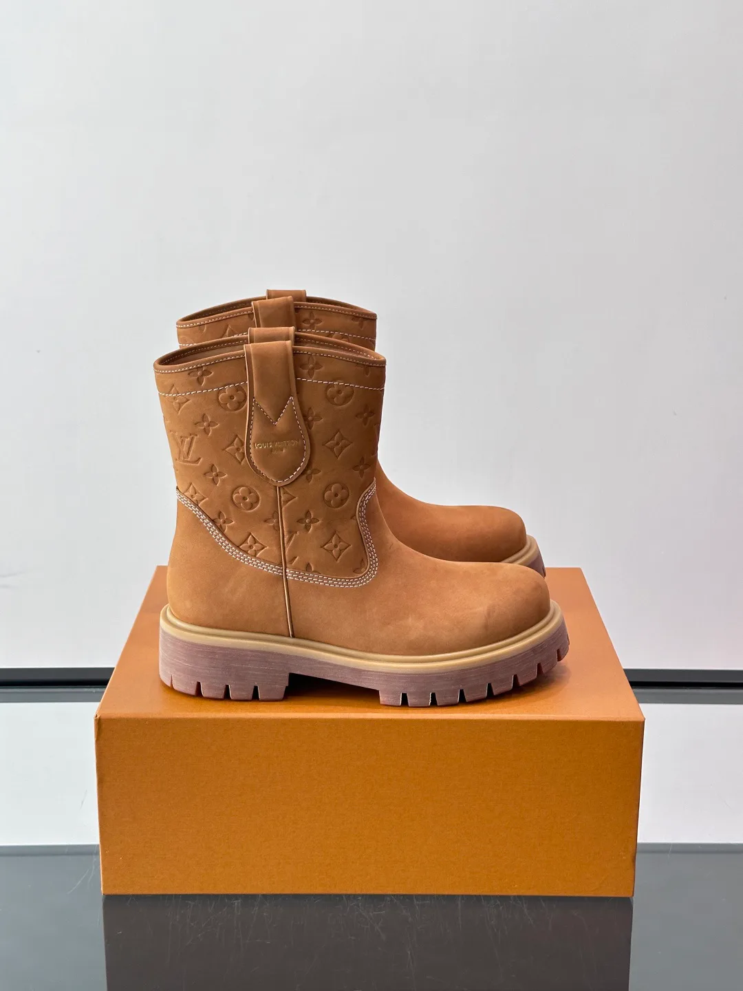 Men's Ankle Boots LOUIS VUITTON 18102786