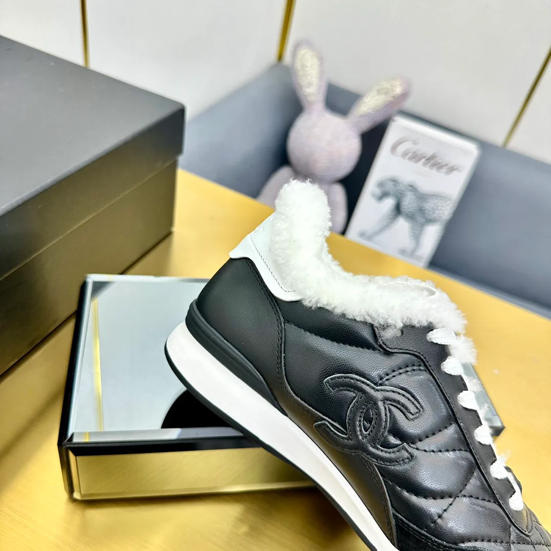 Women's Sneakers CHANEL 17949091