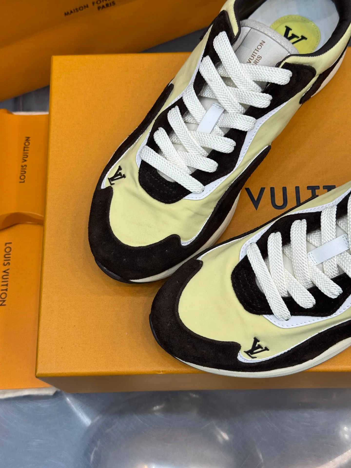 Men's Sneakers LOUIS VUITTON 18202636