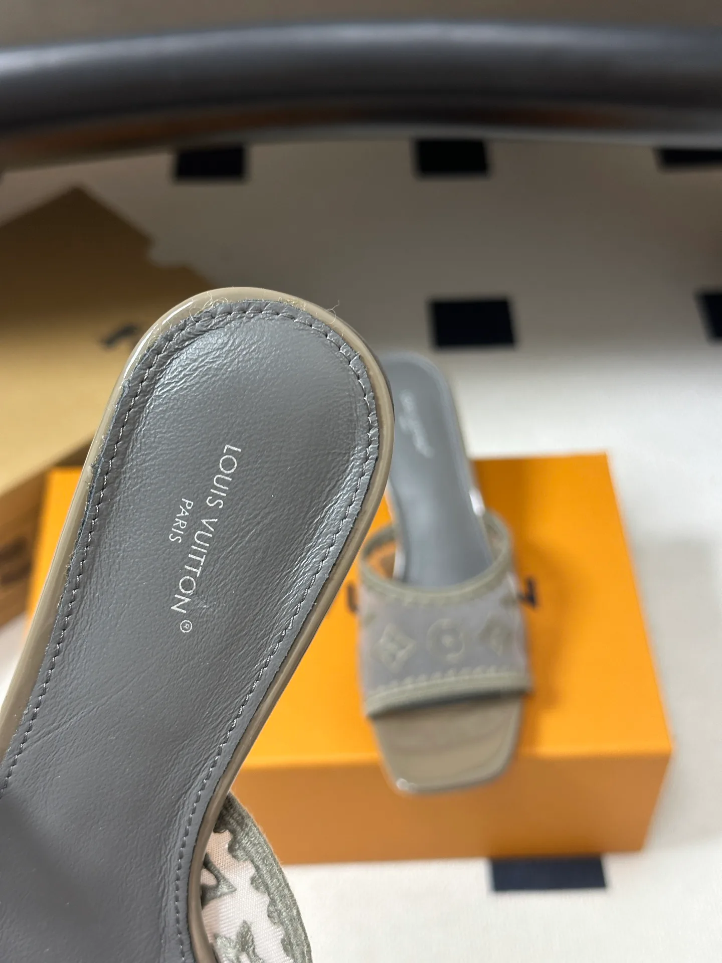 Women's Mules And Clogs LOUIS VUITTON 18049398