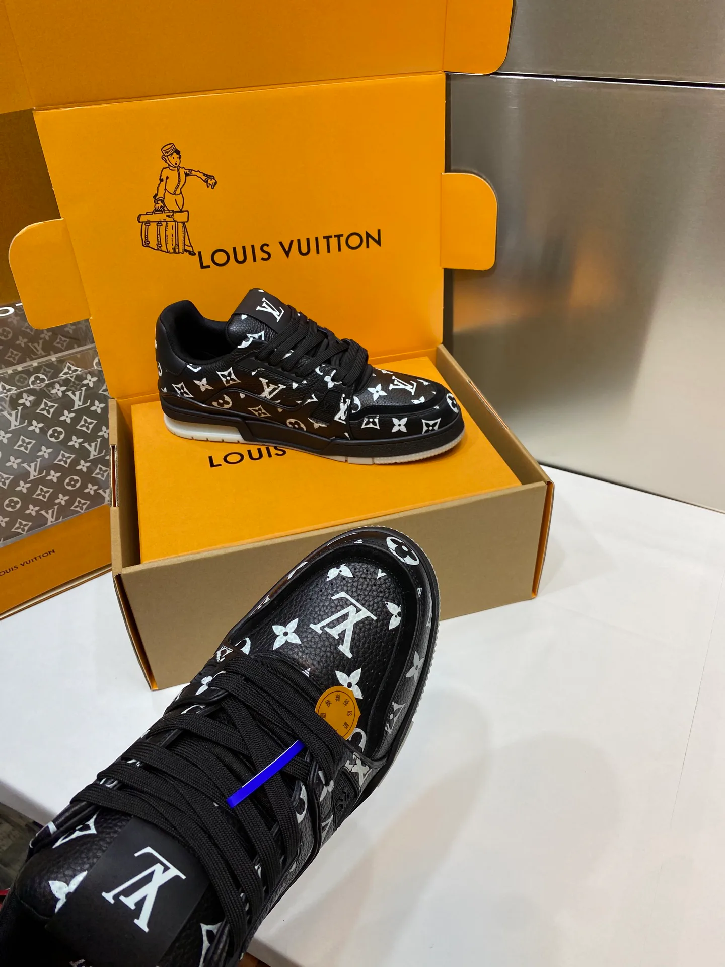 Women's Sneakers LOUIS VUITTON 17969035