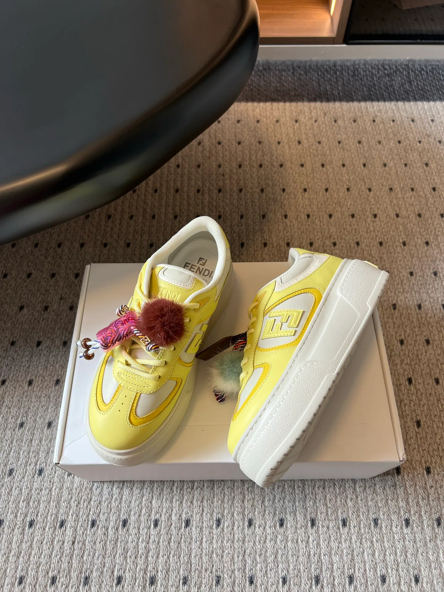Women's Sneakers FENDI 17190589