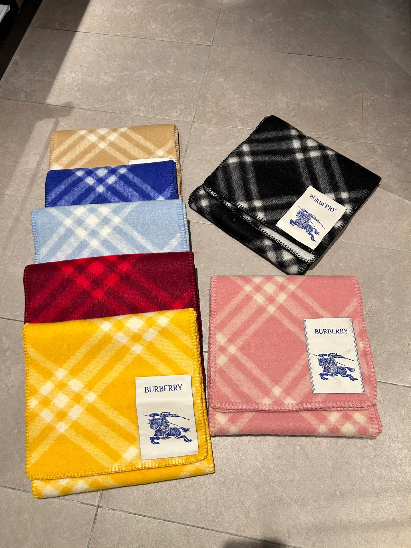 Scarves BURBERRY 18507371