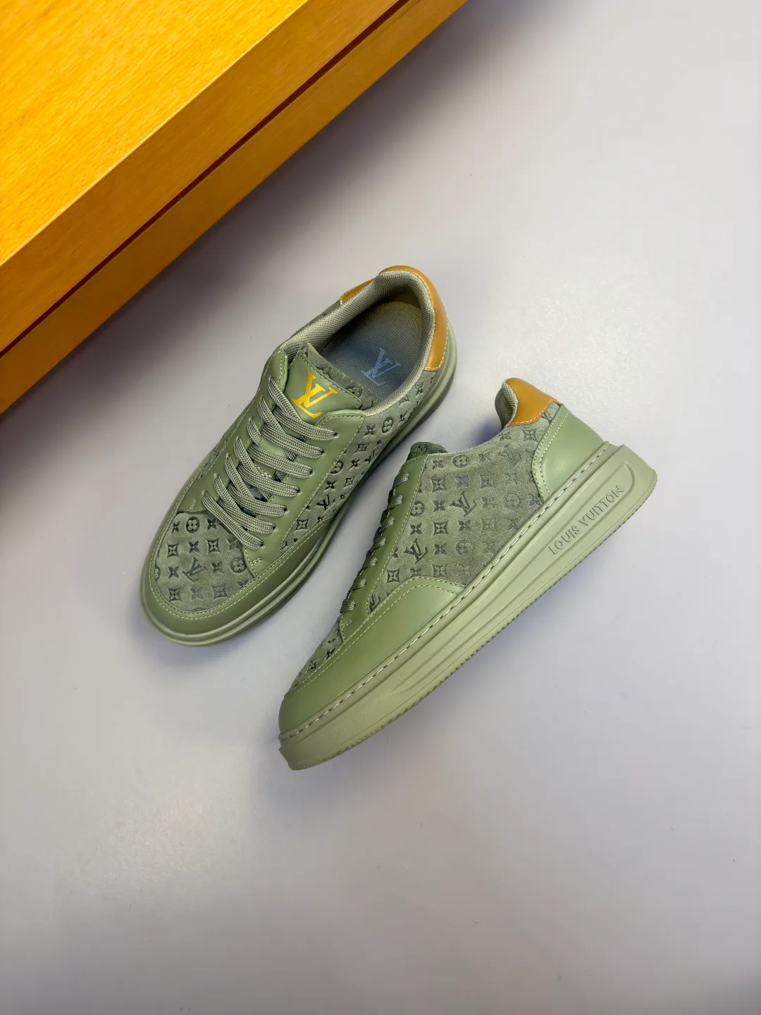 Women's Sneakers LOUIS VUITTON 17765803