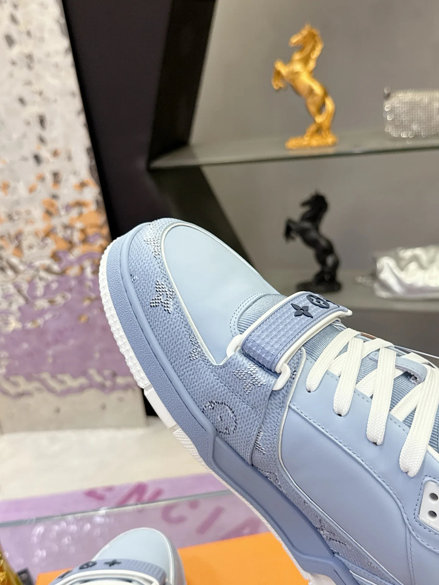 Men's Sneakers LOUIS VUITTON 17740577