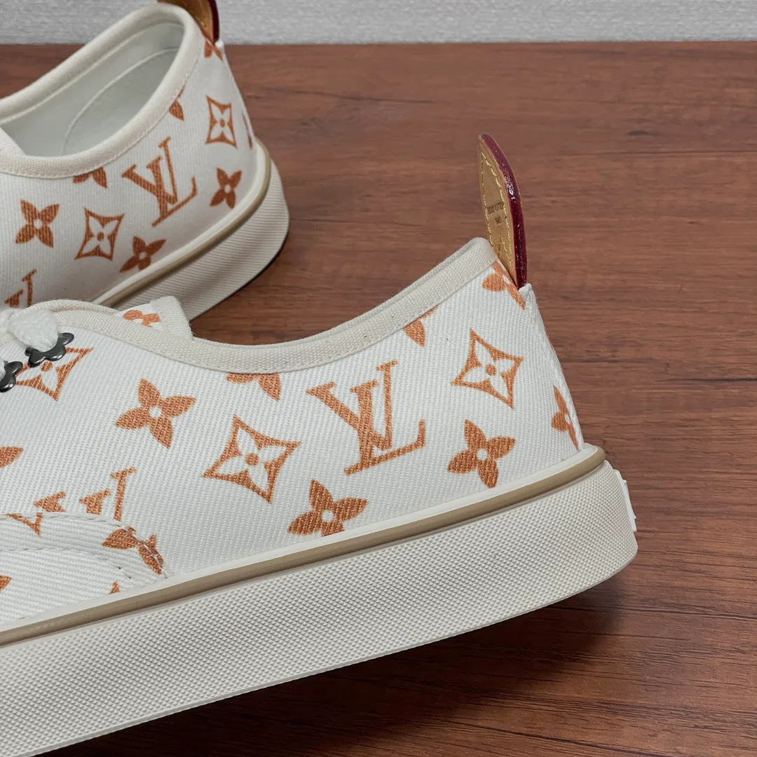 Кроссовки Мужские Louis Vuitton 18626471