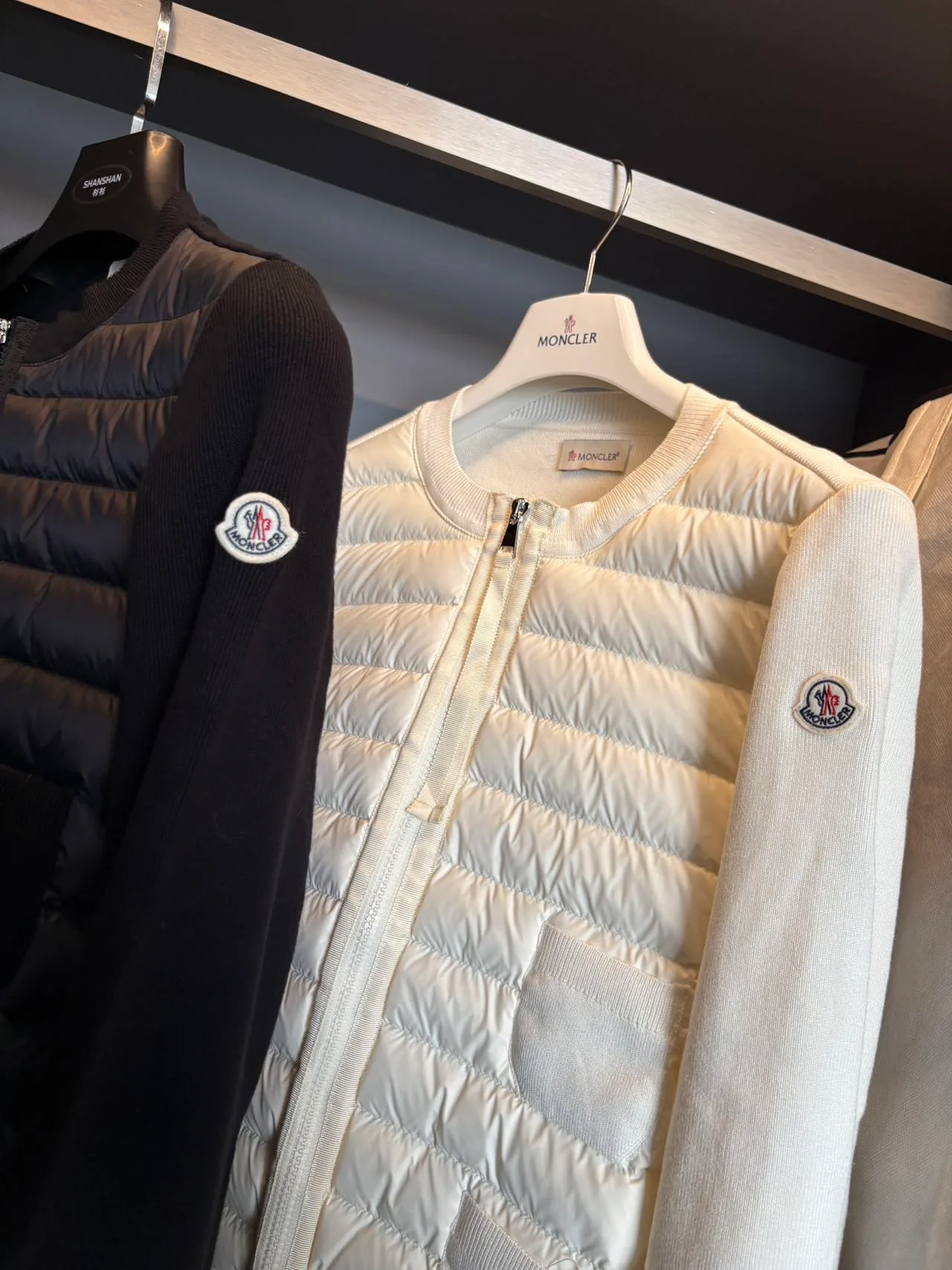 Women's Jackets And Down Jackets MONCLER 18110983