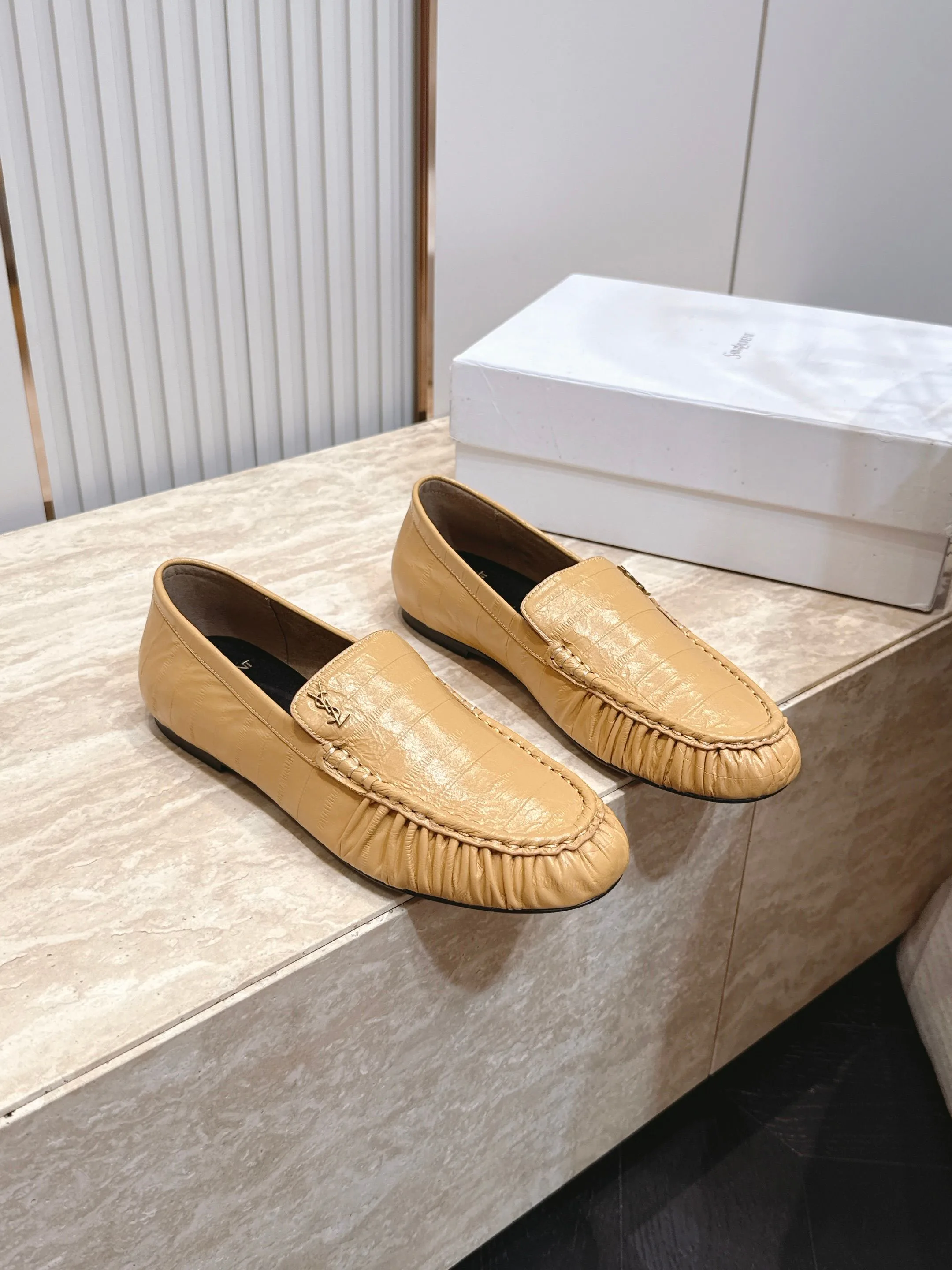Women's Loafers And Moccasins SAINT LAURENT 17701326