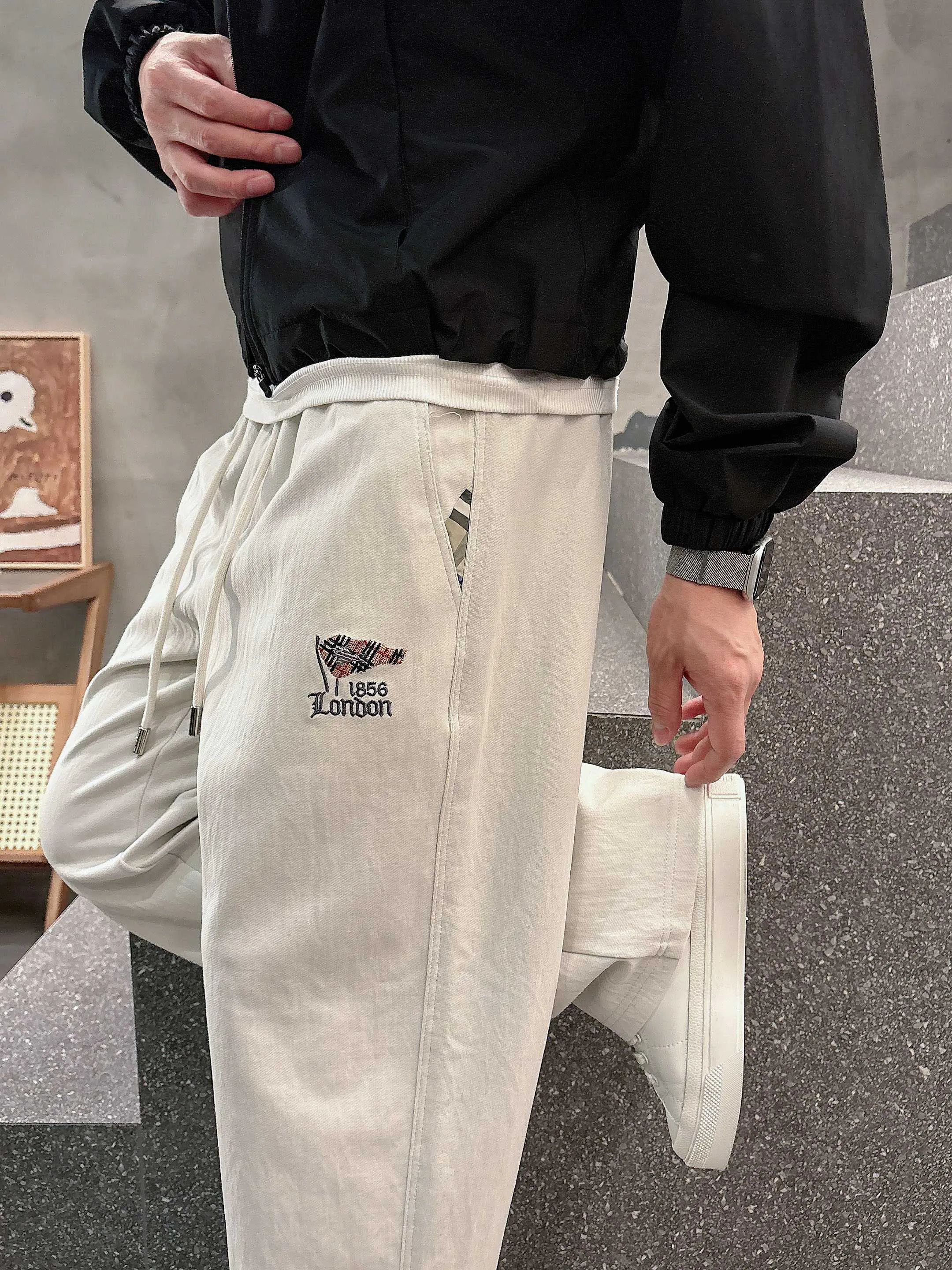 Men's Trousers BURBERRY 18368696
