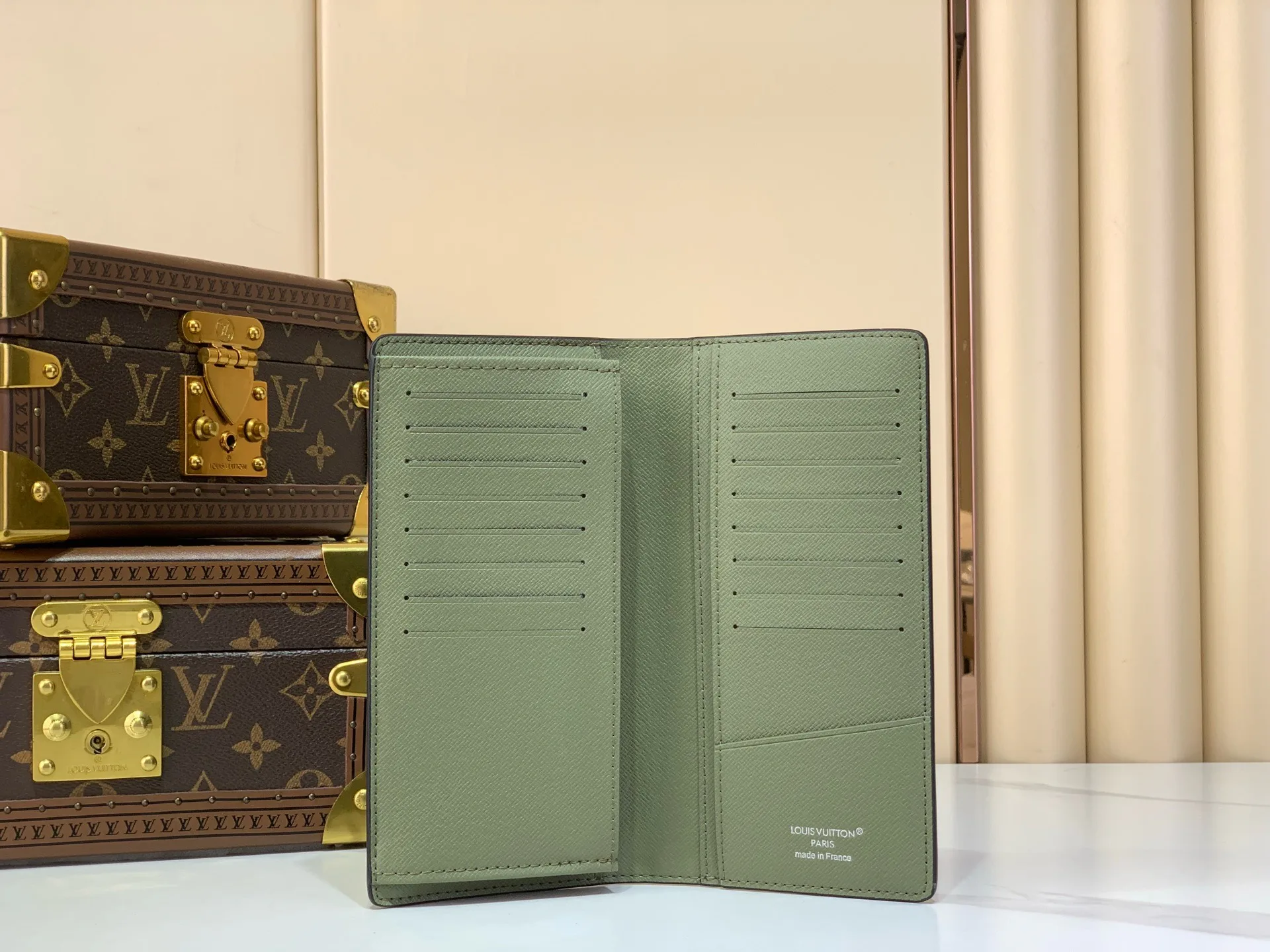 Women's Clutches LOUIS VUITTON 17499383