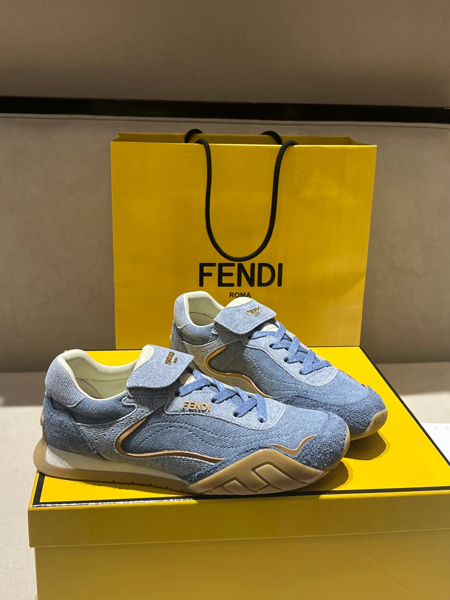 Women's Sneakers FENDI 18020719