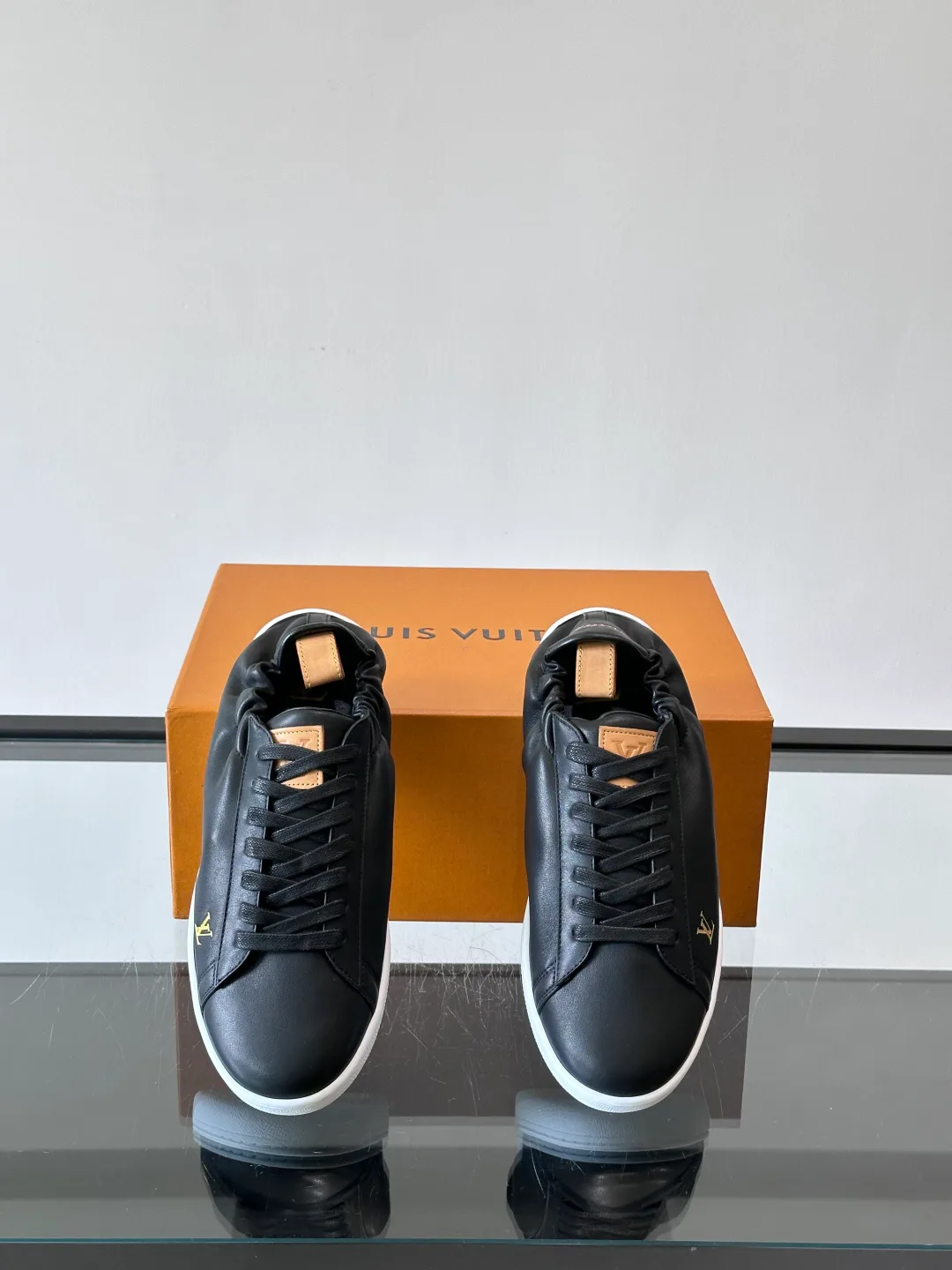 Men's Sneakers LOUIS VUITTON 18263692