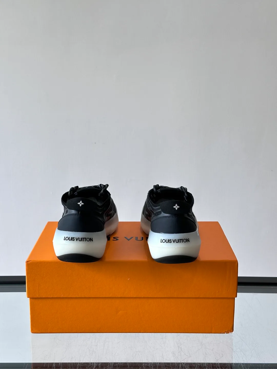 Men's Sneakers LOUIS VUITTON 17069297