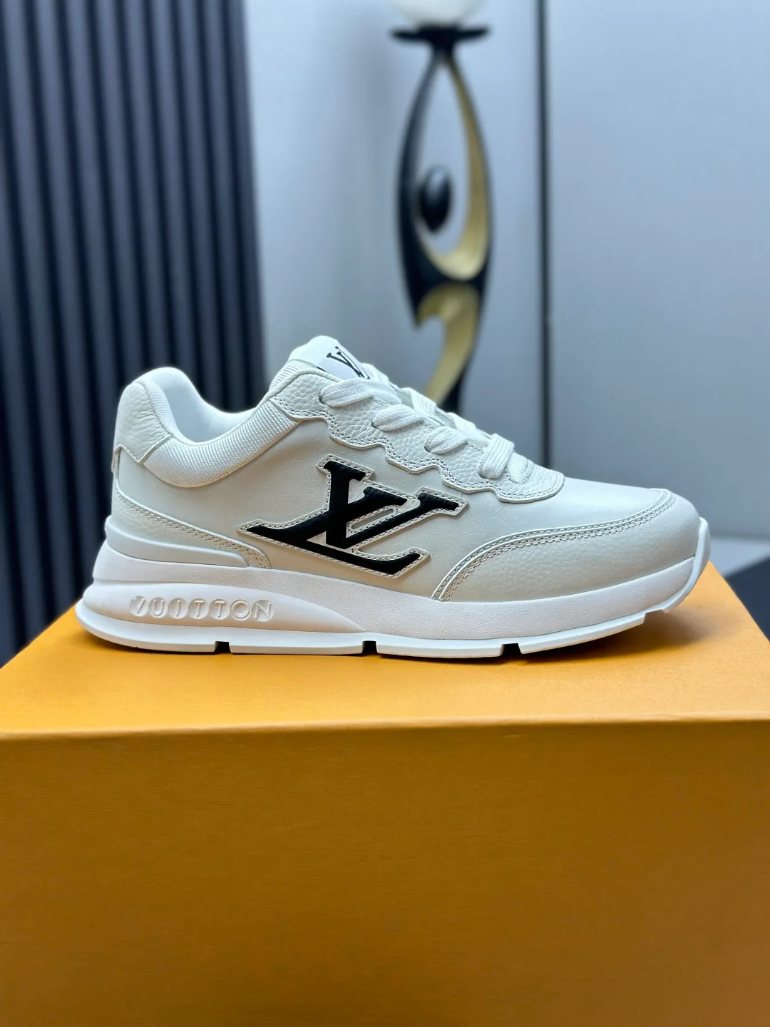 Women's Sneakers LOUIS VUITTON 18212263