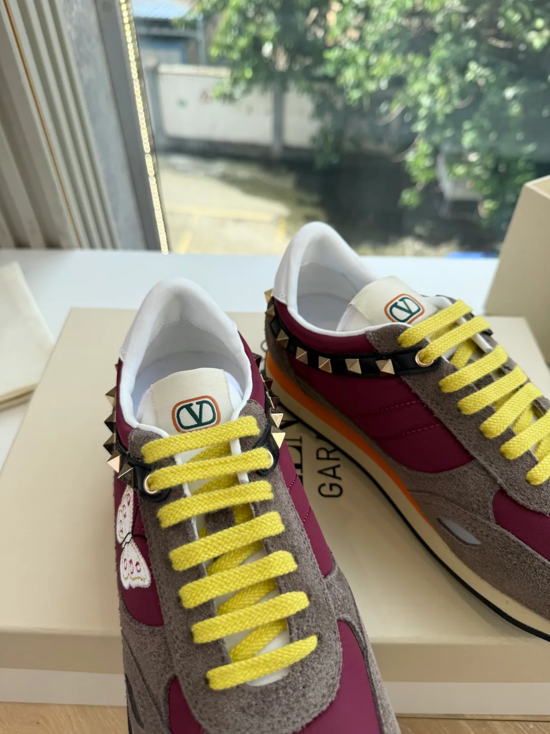 Women's Sneakers VALENTINO 18053444