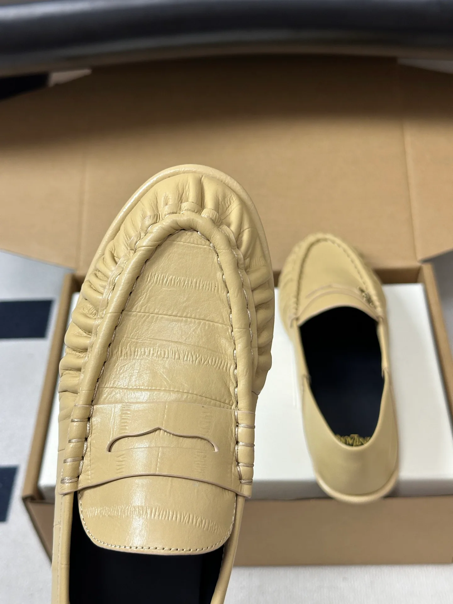 Women's Loafers And Moccasins SAINT LAURENT 18049120