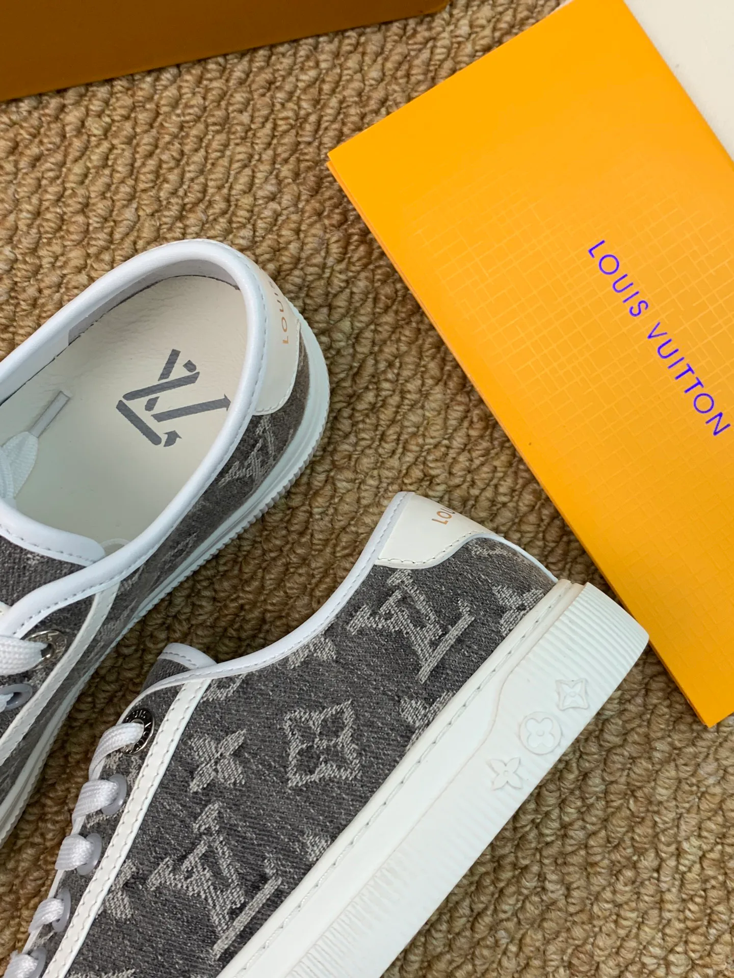 Women's Sneakers LOUIS VUITTON 17545204