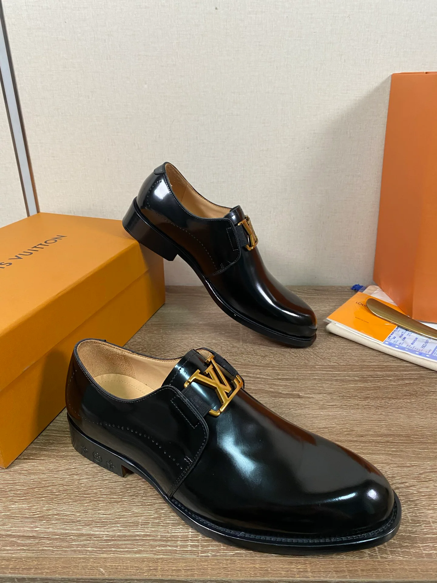 Men's Loafers And Dress Shoes LOUIS VUITTON 18078690
