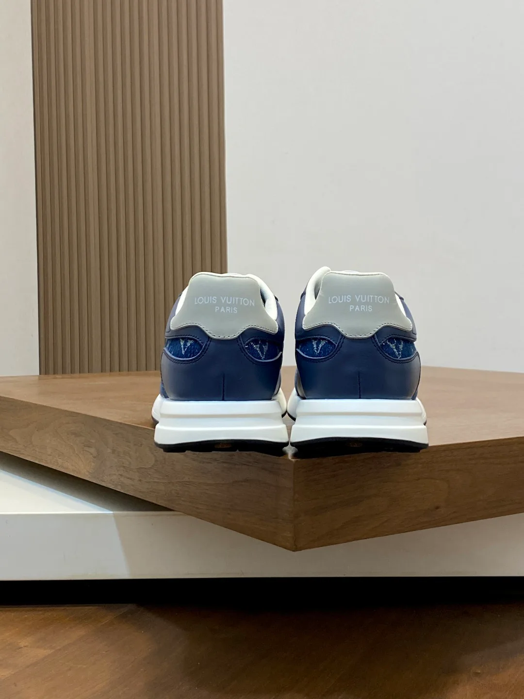 Men's Sneakers LOUIS VUITTON 18274588