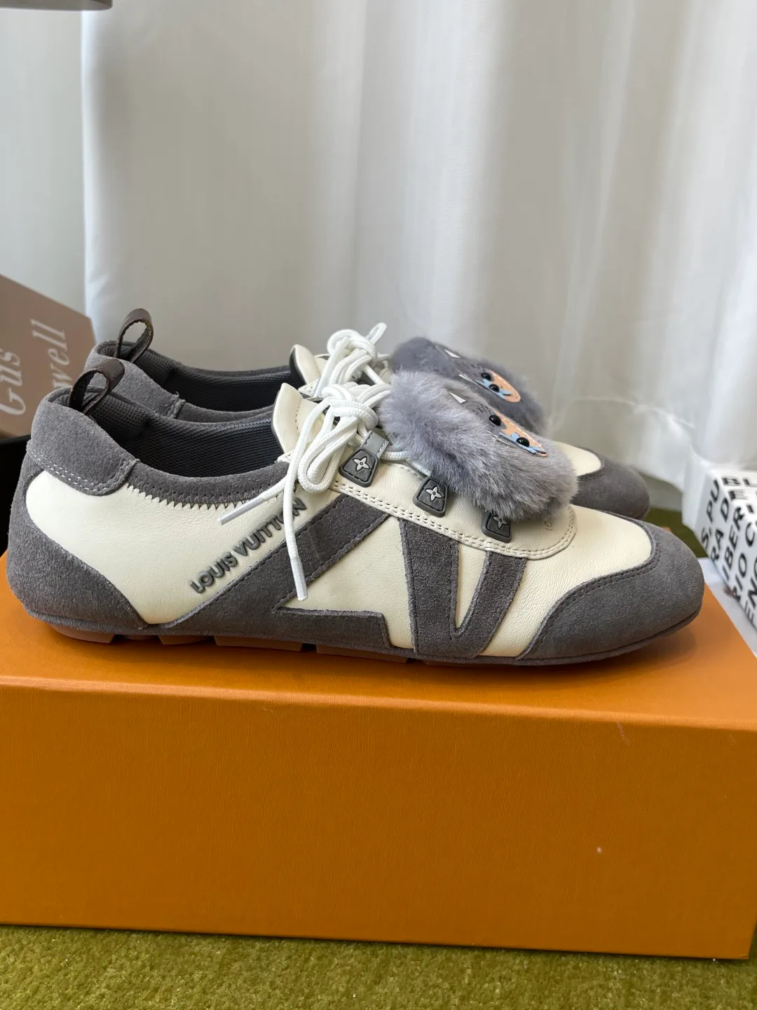 Women's Sneakers LOUIS VUITTON 18121034