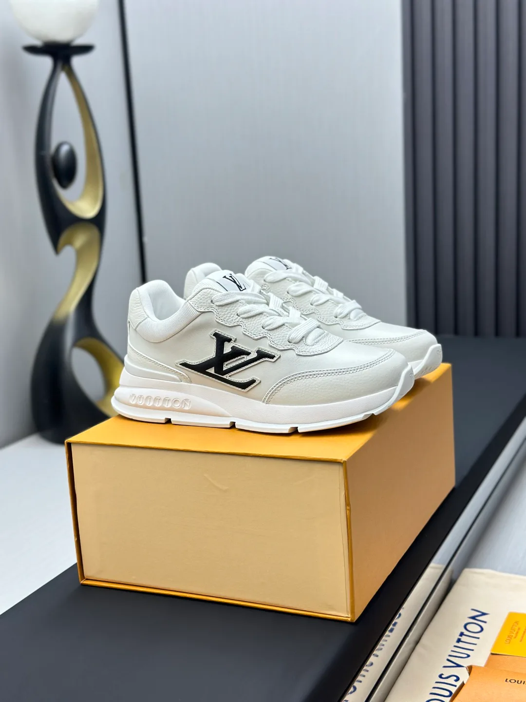 Women's Sneakers LOUIS VUITTON 18212263