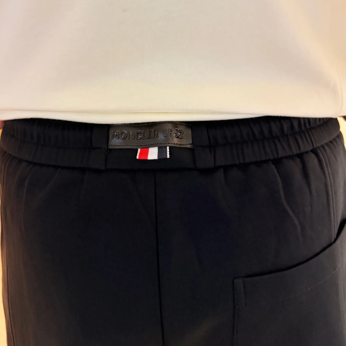 Men's Trousers MONCLER 18197202
