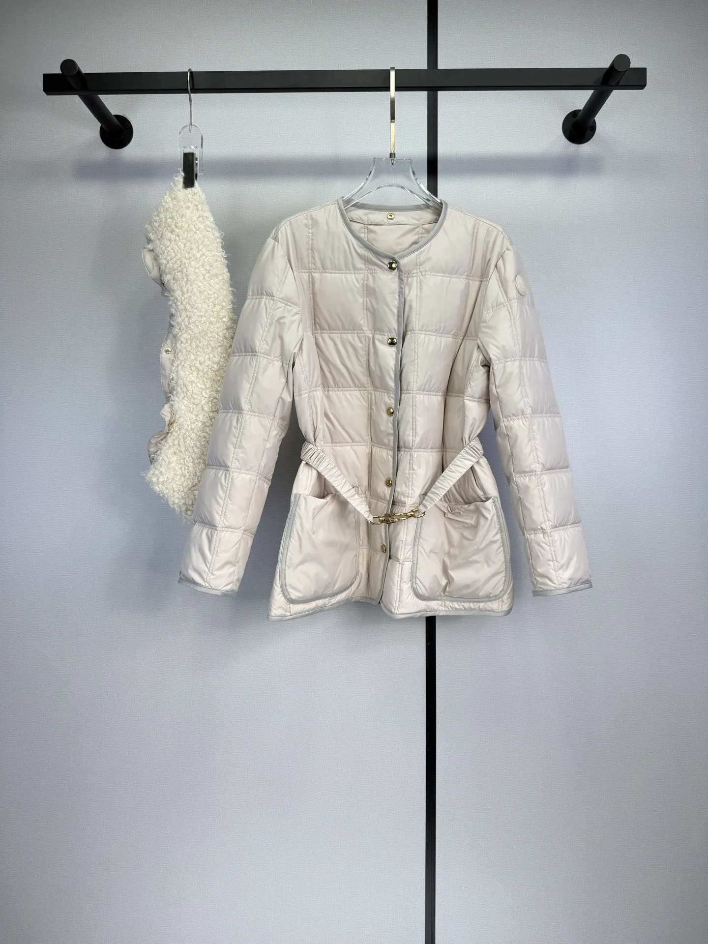 Women's Jackets And Down Jackets MONCLER 18022130